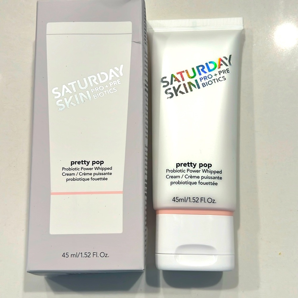 NIB Saturday skin pretty pop
PROBIOTIC POWER WHIPPED CREAM
45ml/1.52 Fl. Oz.